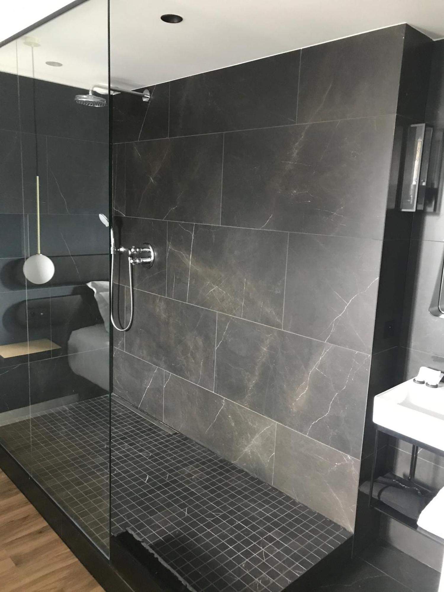 Suite 46